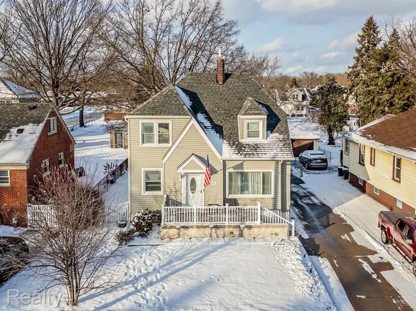 744 Riverbank St, Wyandotte, MI 48192