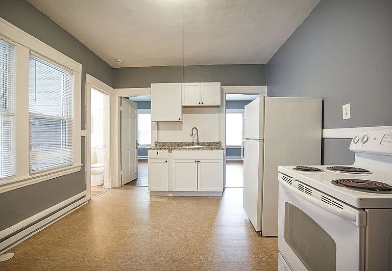 72 Kensington Ave #2L — Photo 2