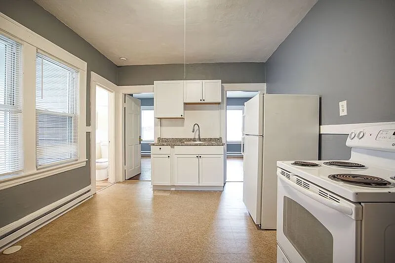 Building Photo - 72 Kensington Ave #2L