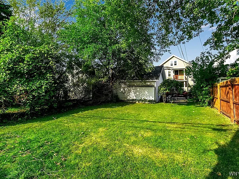 415 Colvin Ave — Photo 14