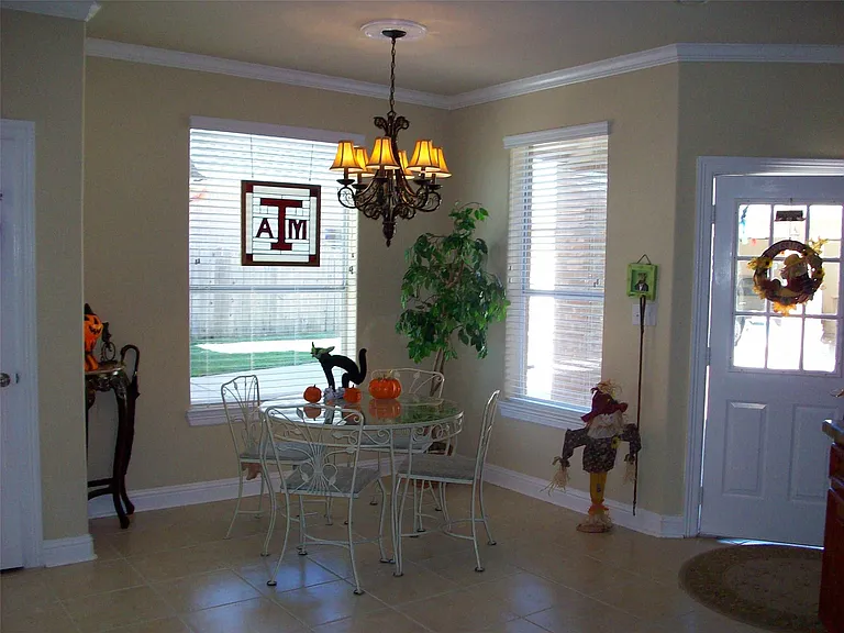 1722 Parklake Vlg — Photo 12