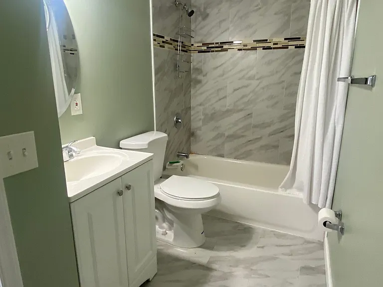 14 Harvard St NW #403 — Photo 17