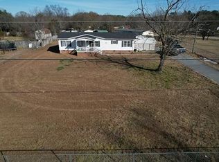 5565 Henderson Hill Rd, Chesnee, SC 29323