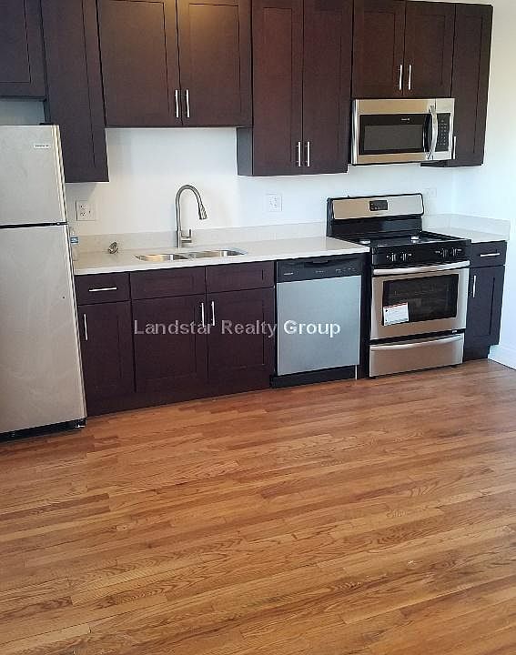 1st image of 4056 N Milwaukee Ave #2