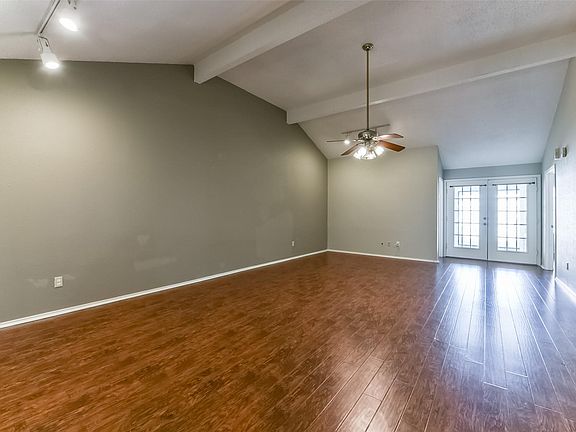 2nd image of 610 W Country Grove Cir