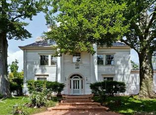 157 W Shore Rd, Great Neck, NY 11023