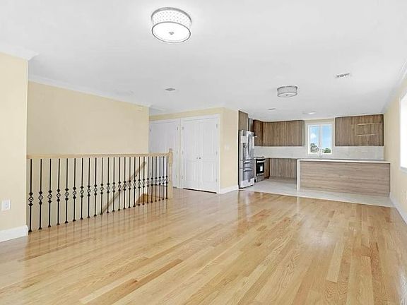 4th image of 253 Ebbitts St #2