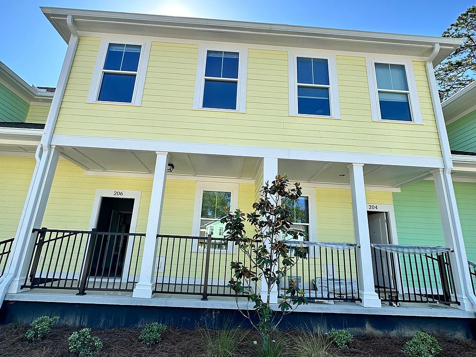 1st image of 301 Greenview Ct