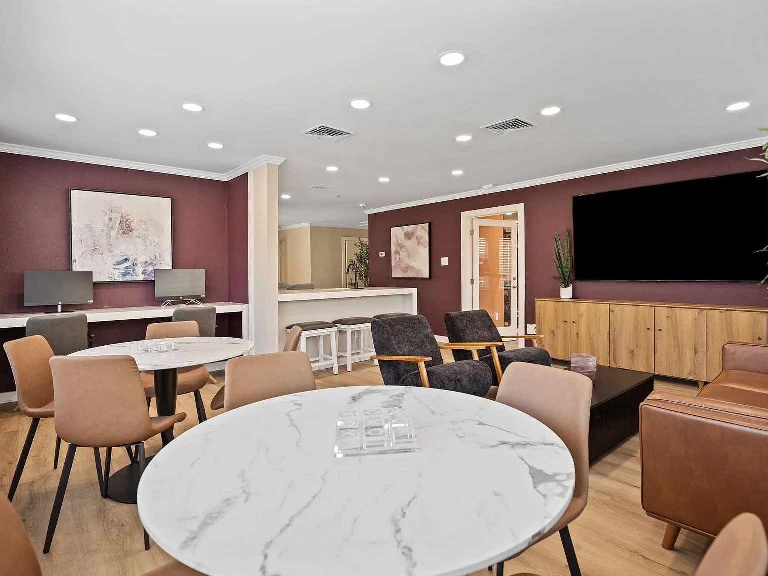 Oak City Apartments — Photo 1