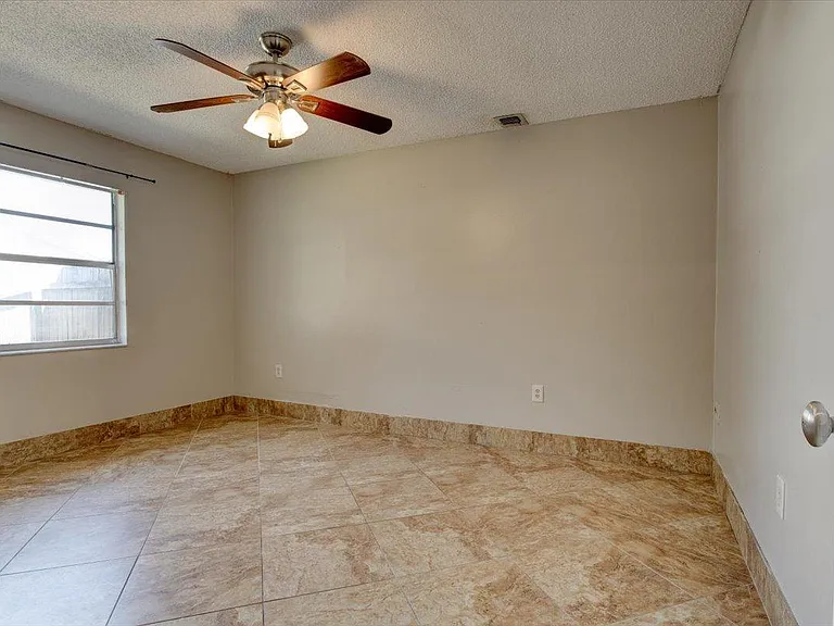 7946 Glen Abbey Cir — Photo 13