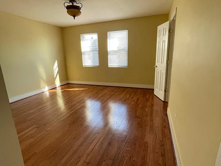 1918 I St NE #4 — Photo 10