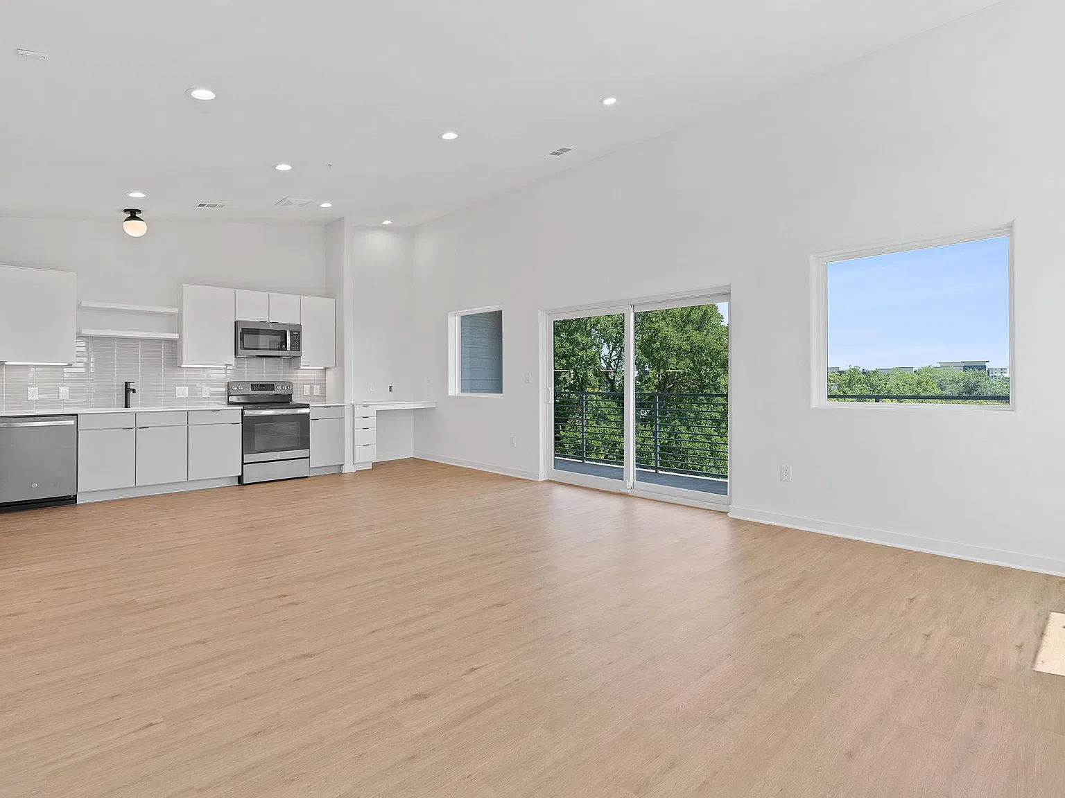 2 bed, 2.0 bath, 1111 sqft, $1,995 — Photo 1