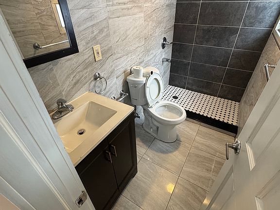 5th image of 27 Grant St #2