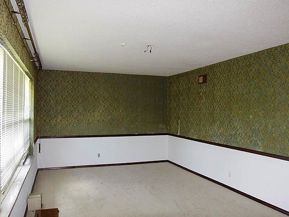5th image of 3313 E Forest Park Dr