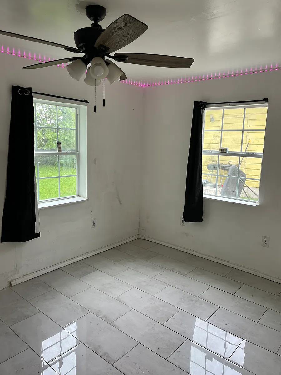 Building Photo - 107 E Dean Ave #105-B