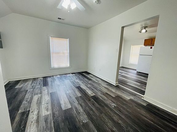 5th image of 628 W Lexington Ave #2A