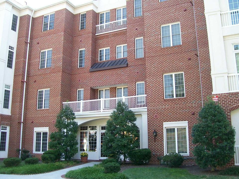1st image of 225 23rd St SW APT 304
