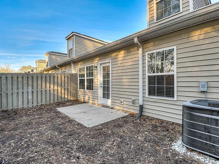 Stonewyck Luxury Townhomes — Photo 27