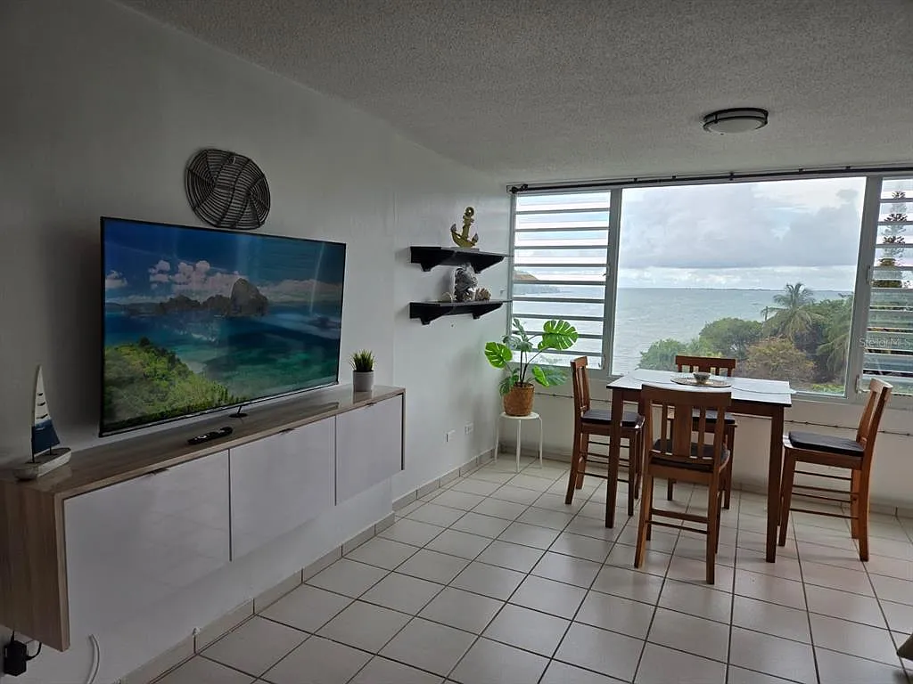 1 bed, 1.0 bath, $1,350 — Photo 2