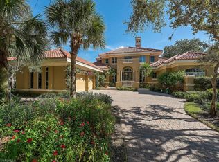 890 Barcarmil Way, Naples, FL 34110