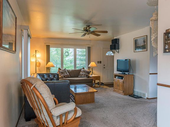 3rd image of 254 E Norport Dr