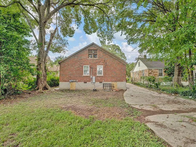 759 E Mallory Ave — Photo 18