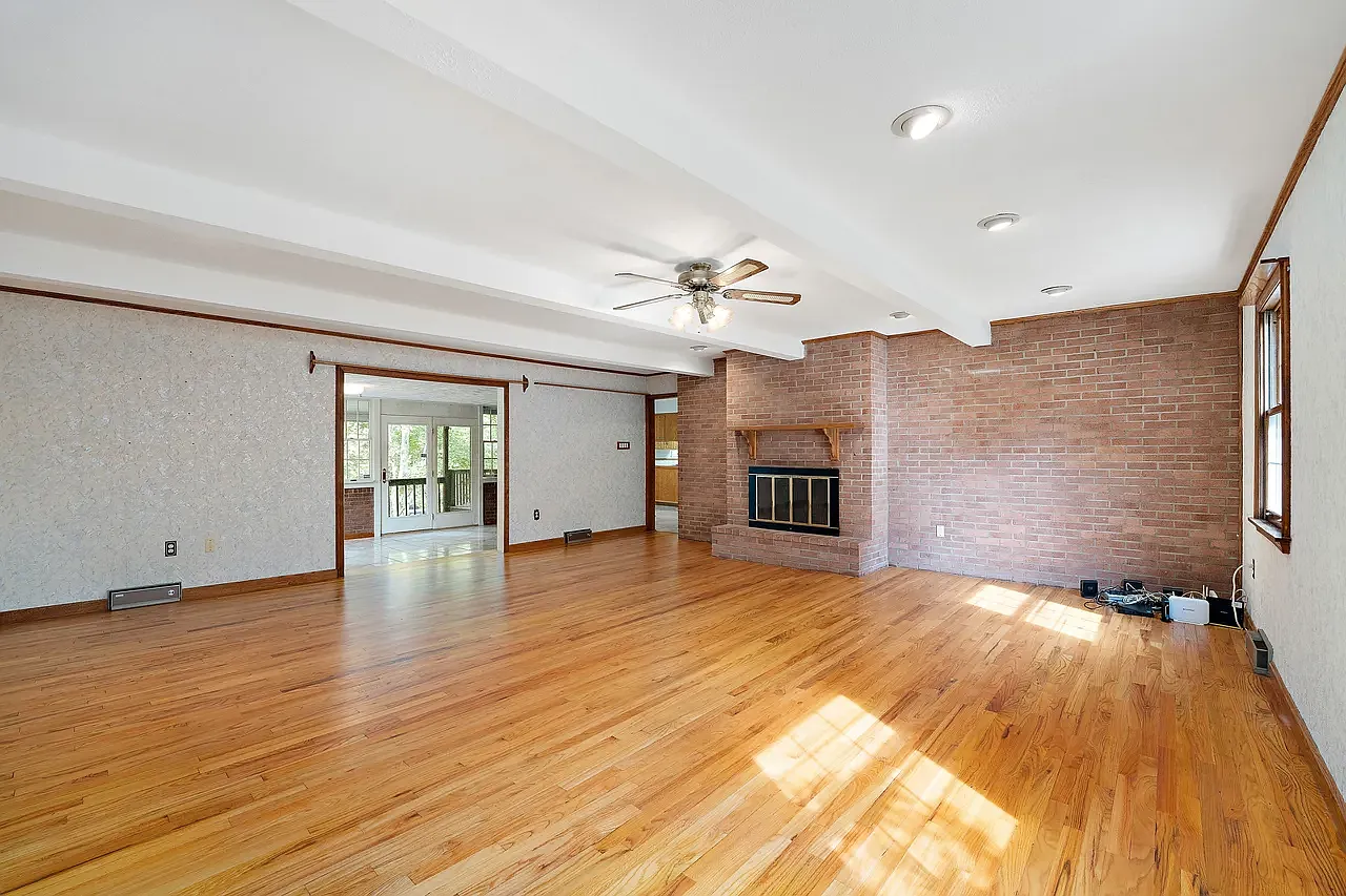 4 bed, 3.5 bath, 4370 sqft, $3,995 — Photo 3