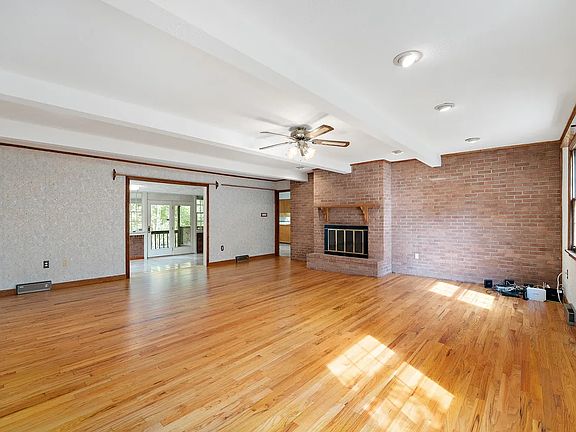 3rd image of 251 Rosscommon Rd