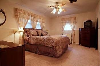 4th image of 151 Hollyvale Dr