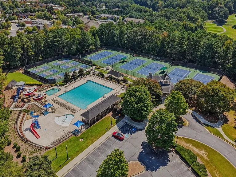 2752 Hillgrove Dr — Photo 14