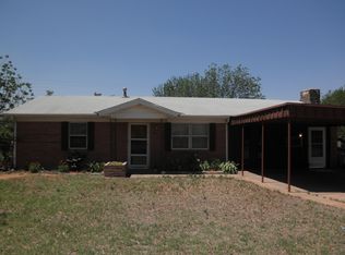 901 Van Horn St, Iowa Park, TX 76367