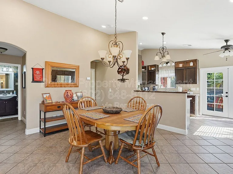 8629 W Echo Ln — Photo 9
