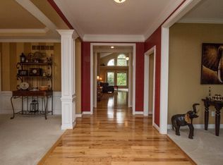 887 Southerness Dr, Cincinnati, OH 45245