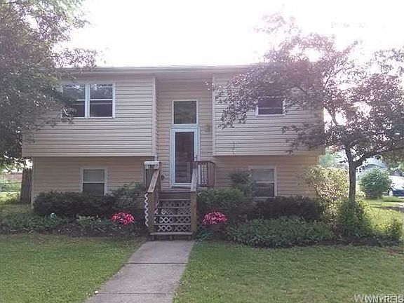 2nd image of 470 24th St