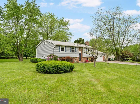 2304 Beren Ln, Westminster, MD 21157