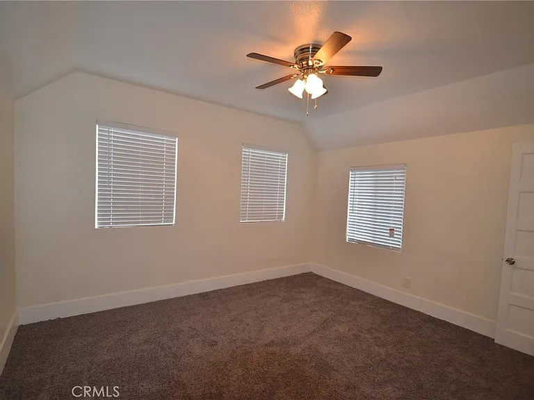 1025 Gladys Ave — Photo 22