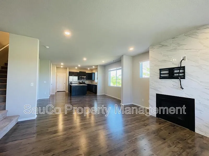 3 bed, 2.5 bath, 1931 sqft, $2,700 — Photo 3