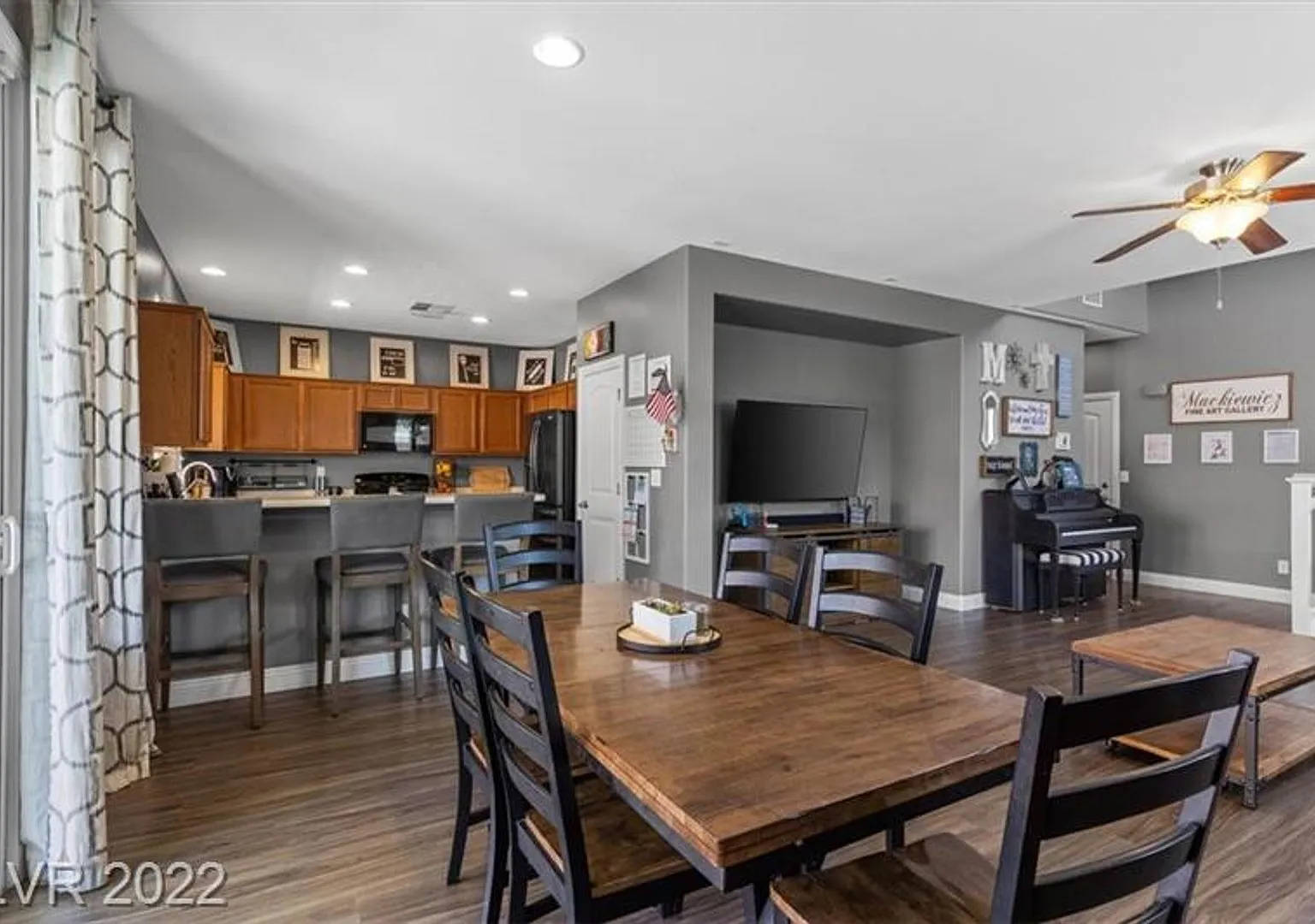 4 Bedroom 3 Bath Single Family Home In Providence!! — Photo 1