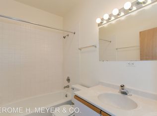 2530 N Clark St APT 202, Chicago, IL 60614