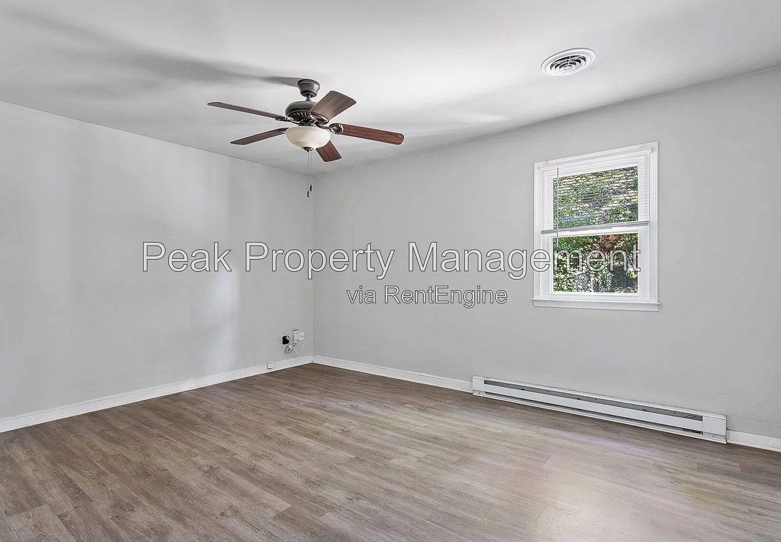 3 bed, 1.0 bath, 1056 sqft, $1,850 — Photo 3