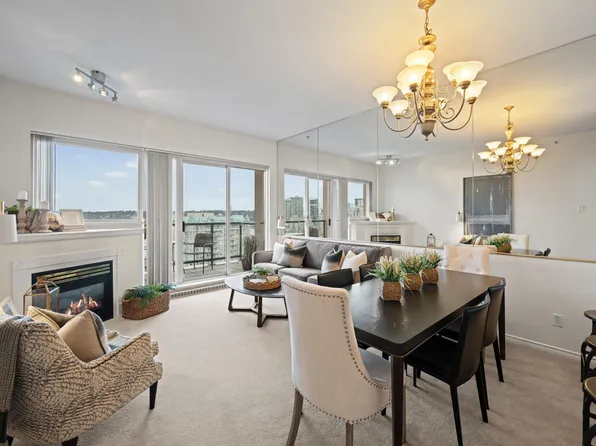 10 Laguna Ct #2102, New Westminster, BC V3M 6W3