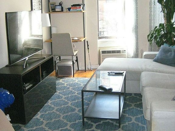 3rd image of 155 W 76th St #2F