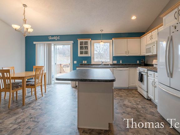 5th image of 774 Sunset Hills Dr