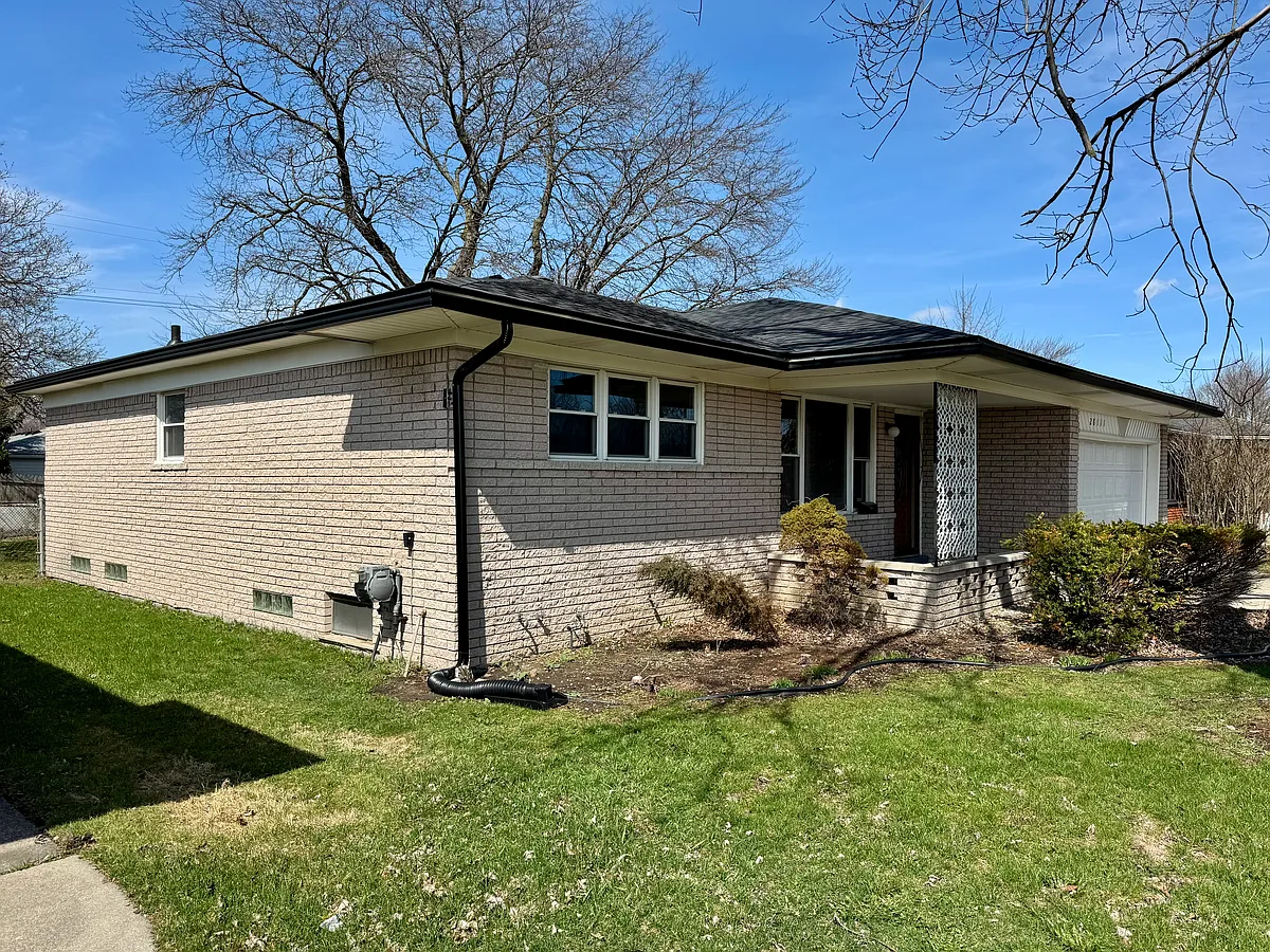 Building Photo - 28111 Mavis Dr