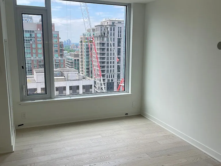 11 Yorkville Ave W #1913 — Photo 23