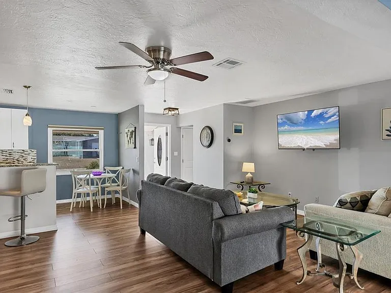 3425 Fairview Dr — Photo 8