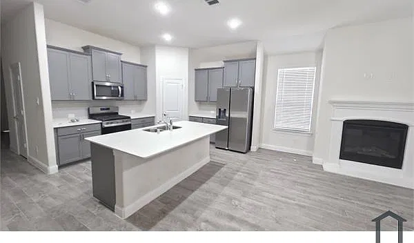 5 bed, 2050 sqft, $3,000 — Photo 3