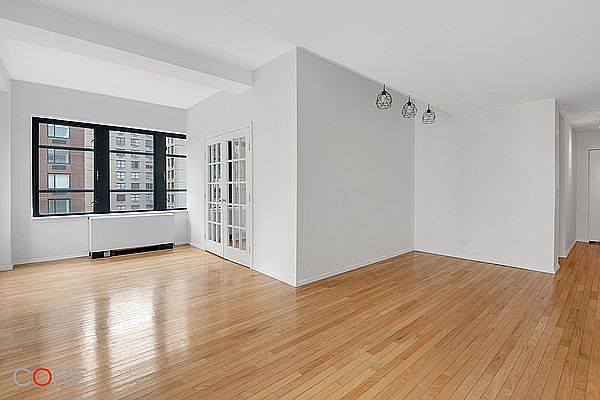 1st image of 43 W 61st St APT 25Z