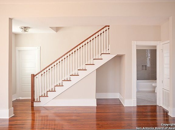 2nd image of 210 Devine St