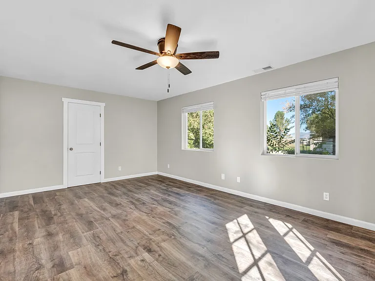 604 Pine St — Photo 14